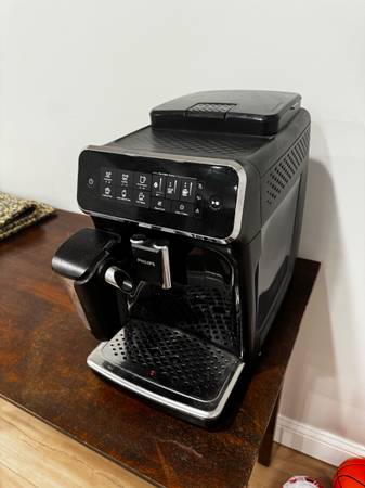 Phillips Coffee Machine for latte, Cappuccinos, Etc 1