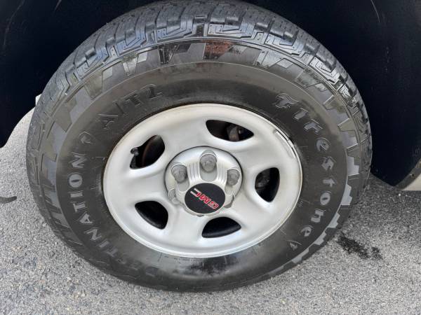 2003 GMC Sierra 1500 SL Regular Cab 8’ bed 2WD Pickup! $5,990 - $5,990 (Halifax)63615334049795123