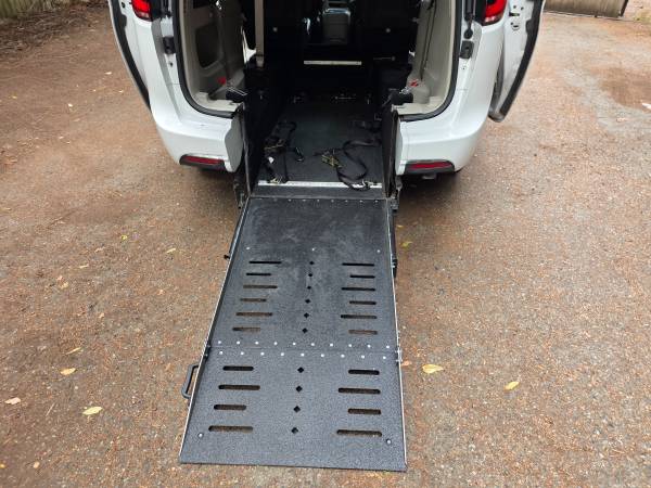 2022 Chrysler Pacifica Limited Mobility Wheelchair Accessible Van 1