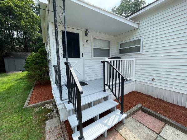 $165,000 / 2br - 720ft2 - River Pines new listing! two bedrooms 1 bath $165,000 (NASHUA)63656212656899123