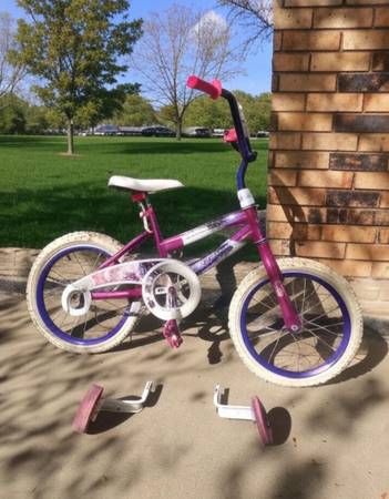 Girls bike with a training wheels 1