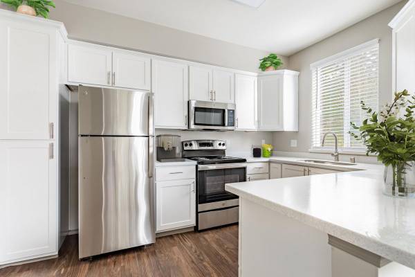 $2,500 / 2br - 1026ft2 - Carport Parking Available, Pet-Friendly Community, Fitness Center (Auburn)63862289296769121
