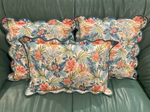 DECORATIVE PILLOWS 1