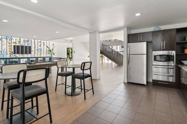 $3,354 / 2br - 1200ft2 - Excelente ubicación 2x2 (1200 pies cuadrados) L/A , ¡Oferta especial de un mes gratis al mudarte! (Thousand Oaks)63800403092611122