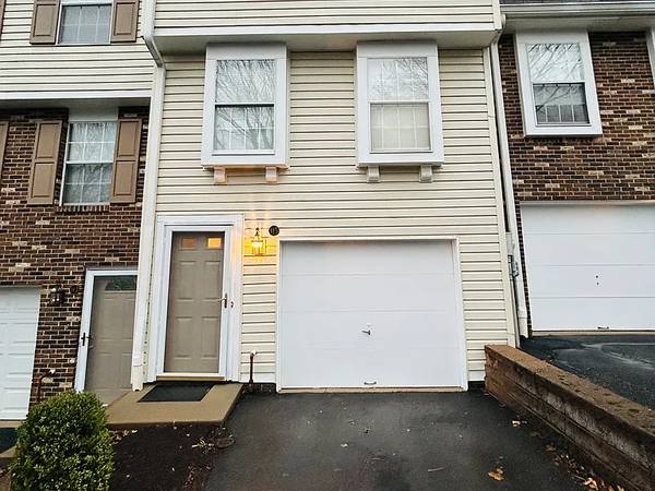 Cozy 2 bedroom 1.5 bathroom  Townhouse for rent 1