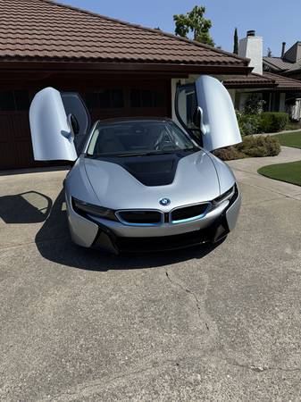 2015 BMW i8 Coupe 2D - $52,999 (napa county)63613112689793124