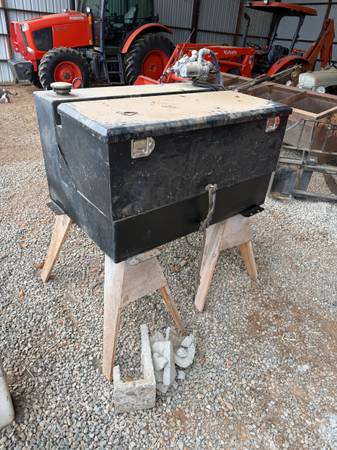 Transfer tank with tool box complete 1