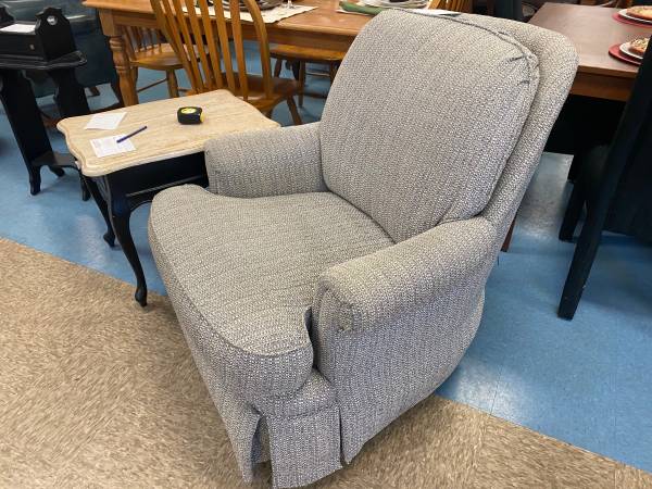 Gray Patterned Upholstered Traditional Swivel Rocker 1