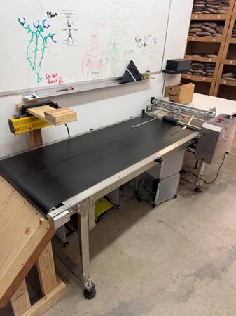 Industrial Conveyor Belt – Variable Speed, Heat Resistant 1