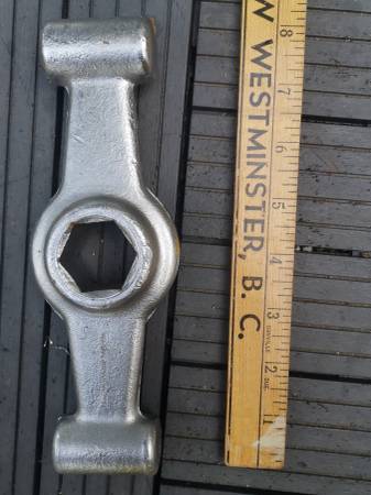Hub puller wrench 1