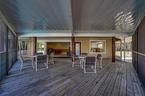 $1,299 / 1br - 600ft2 - Covered Deck, Central Air, 24-Hour Fitness Center (Move in by 10/11/25 get 6 weeks free)63976136290050122