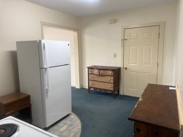 $1,100 / 1br - 1 bedroom (SoM) (210 S Main)63784617320451122