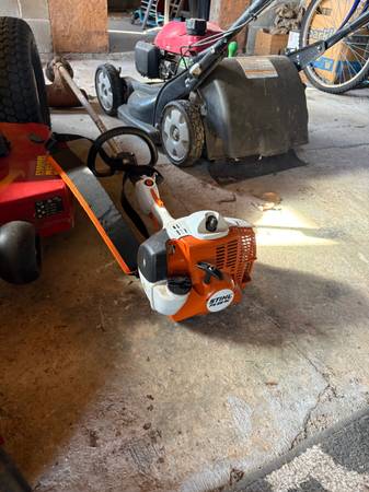 EX MARK QUEST ZERO TURN LAWNMOWER - HONDA MOWER - STIHL WEED EATER 1