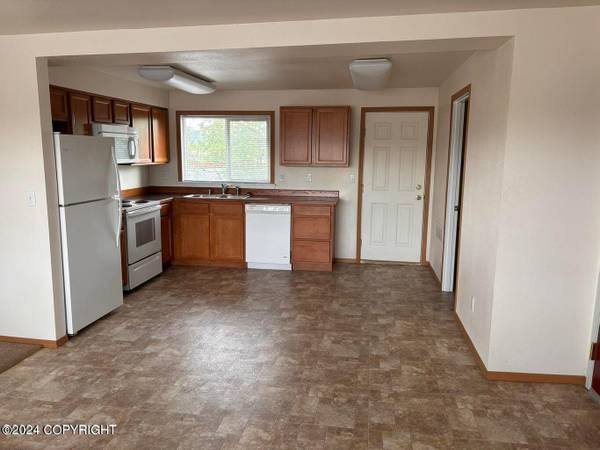 $1,625 / 2br - 850ft2 - 2nd Floor 2 Bed with Heat Paid! (5360 Lake Otis Parkway #4)64014173518210122