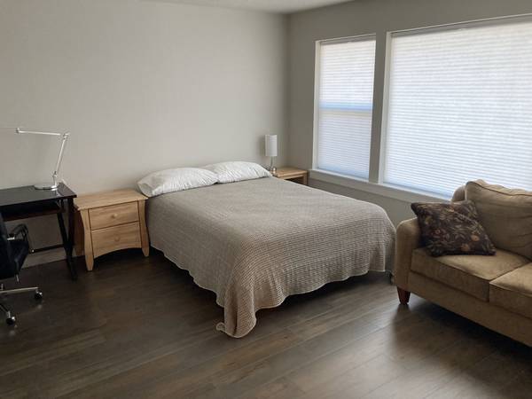 $1,490 / 1br - 308ft2 - Modern second-floor master bedroom with access to all common areas (Vancouver)63914853542402120