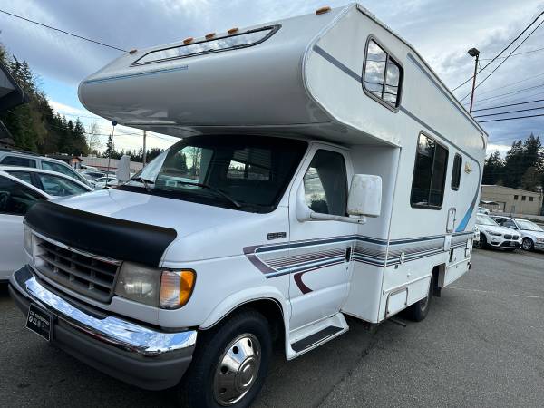 Ford E350 RV "Travelmaster" 1996: Pocos kilómetros**LISTO PARA SALIR A LA CARRETERA** - $15.999 (23029 Hwy 99, Edmonds, WA)63471325020035122