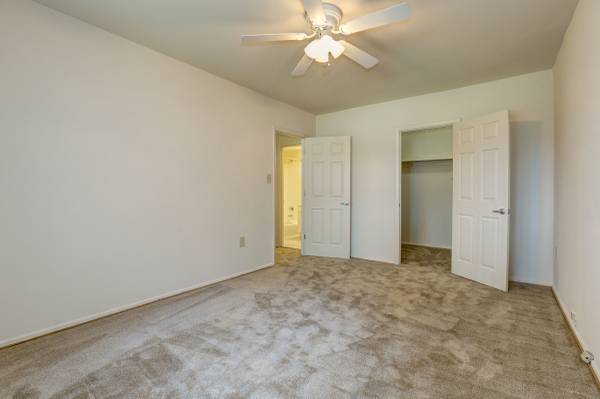$2,202 / 2br - 880ft2 - Armarios reales, ¡excelente vista! (Washington)63779464771075121