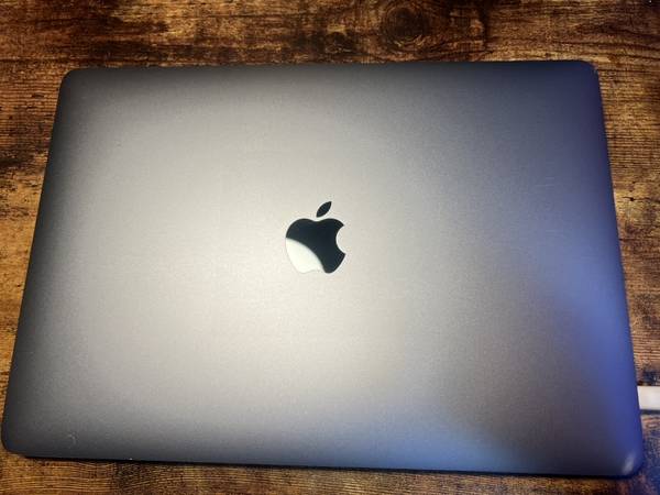 13.3-inch MacBook Pro Apple M1 - 16gb RAM - 512GB 1
