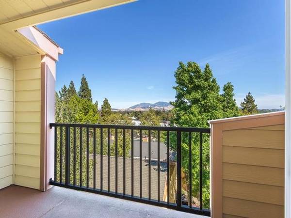 $3,244 / 3br - 1320ft2 - Cocina completamente equipada, aire acondicionado, vistas al Monte Diablo (concord / pleasant hill / martinez)63657863499905124