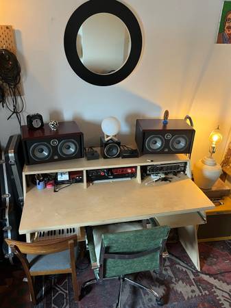 Production room / writing room / practice space share available (Brooklyn)63923588525187123