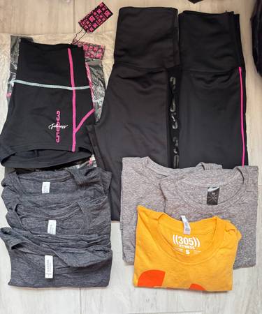 *NEW* Lot of 10 Pieces of Activewear from 305 Fitness Retail $200++ 1