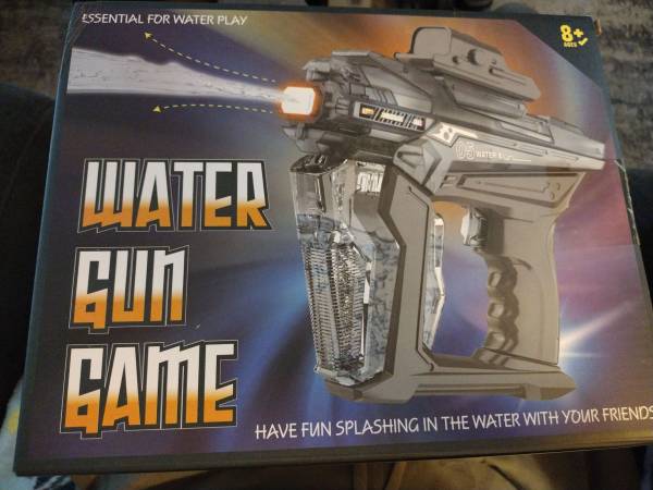 Electric Continuous-Emission Water Squirting Toy, Ages 3+ 1