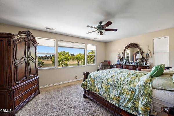 $1,399,900 / 5 habitaciones - 3417 pies cuadrados - Camarillo Oasis | ¡Espacioso con ENTRETENIMIENTO JUNTO A LA PISCINA! (Camarillo)63736241323907124