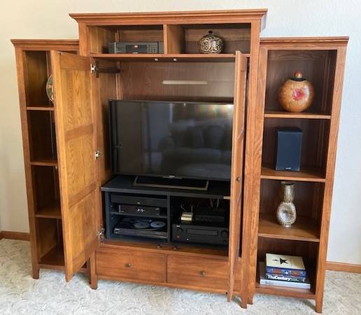 MISSION STYLE ENTERTAINMENT CENTER - $500 (WAUKESHA)63471407723905121