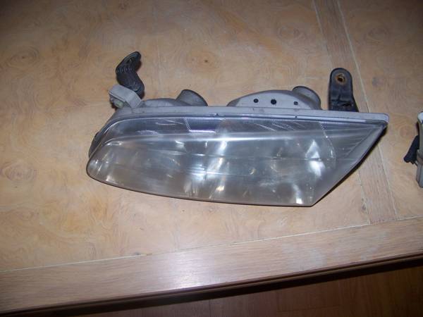 Toyota Camry Headlight with bulbs 1