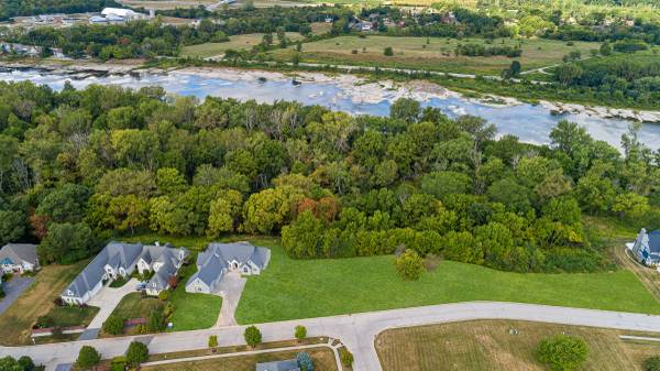 $230,000 / 80367ft2 - Vendiendo 1.84 acres impresionantes (3199 Riverwood Court) (Perrysburg)63836550694915121
