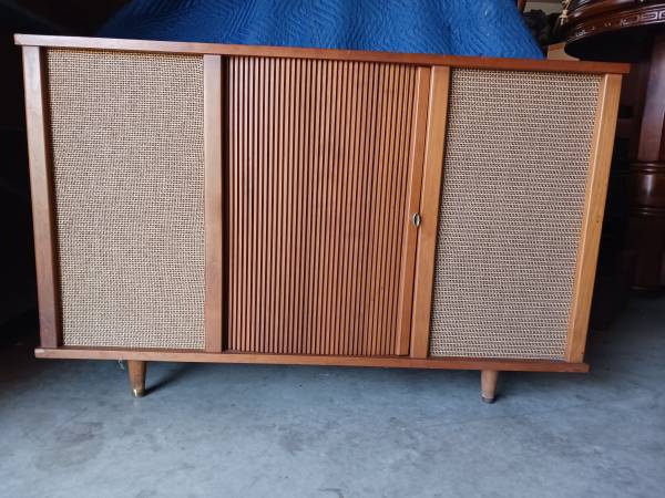 Mid Century Console Stereo Cabinet 1
