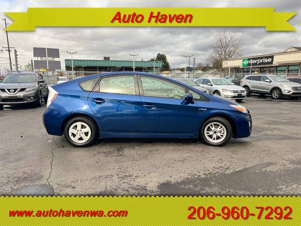 2010 Toyota Prius IV - $7,99563622987225857123