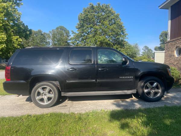Suburban Chevrolet 2014 - $13,000 (Columbia)63613598124545122