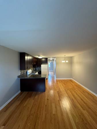 $1,500 / 1br - 🌻🪴🌞Morton Grove ✨ Cozy 1BD Retreat • Parking & Heat Incl.🌻🪴 (Niles)63960010728706122