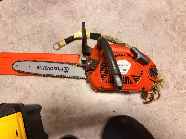 Husqvarna T 435 top handle chainsaw 1