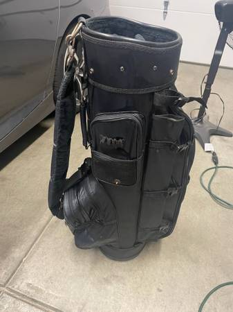 Golf Bag w/Shoulder Strap, Stand Up Base 1