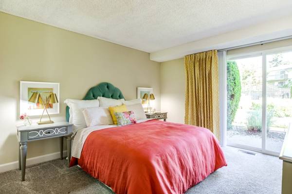 $1,910 / 450ft2 - Studio, Private Balcony, Washer/Dryer Included (1501 145th Pl SE, Bellevue, WA)63808107007491120
