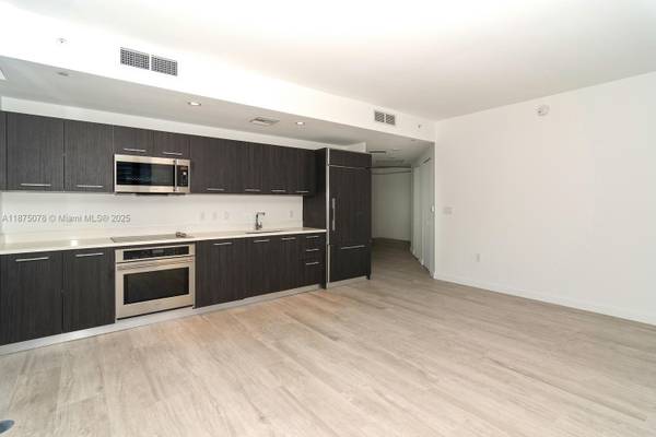 $4,800 / 2br - 1048ft2 - Sweeping Panoramic Views from this Luxe Unit! (Brickell Heights- Brickell)64001847090817122