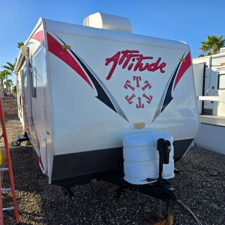 2011 ATTITUDE 27IFB TOYHAULER 1