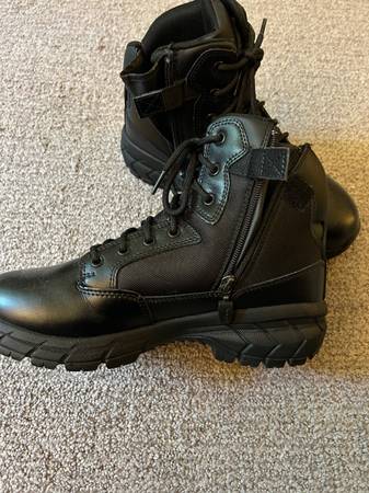 Botas tácticos en condición nueva - $25 (Área de Shoreline)63470798474753121
