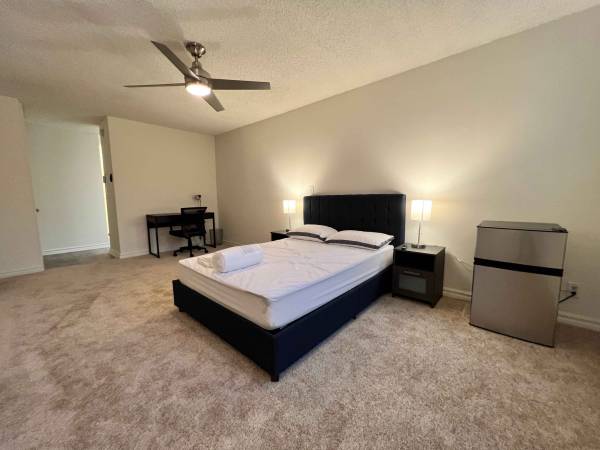 $1,750 / 1400ft2 - Amazing Room in Culver City with Pool, Gym and more (Culver City)63701166902017122