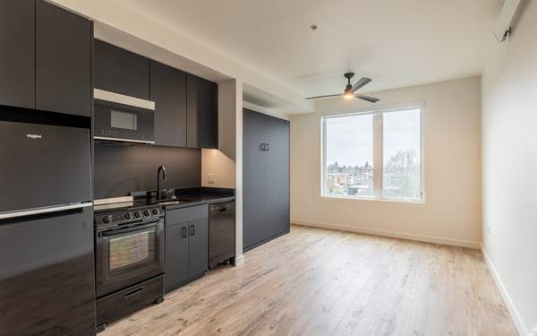 $1,950 / 3br - Upscale Luxury Living Can Be Yours - 3 Bedroom w/ Washer & Dryer (Charleston)64016106883585120