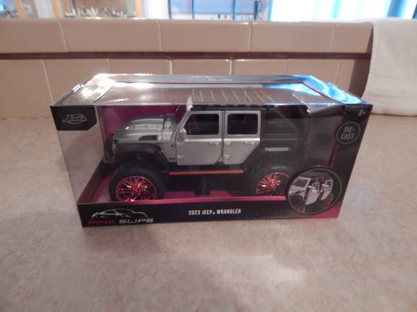 Pink Slips Diecast 2023 Jeep Wrangler (CHASE) 1