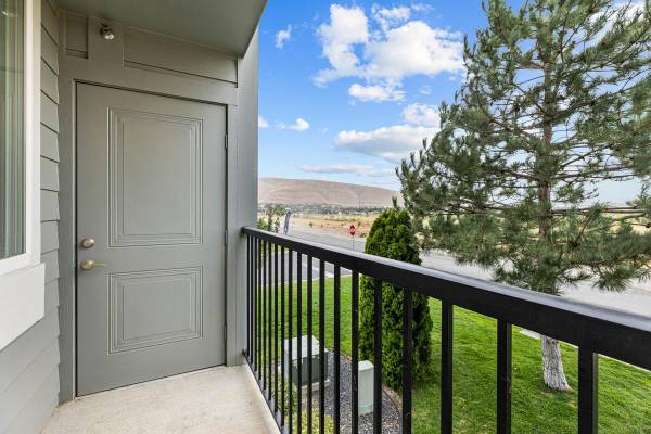 $2,050 / 3br - 1286ft2 - Reserved parking, Refrigerator, Range, Microwave (3003 Queensgate Drive)63686597104641124