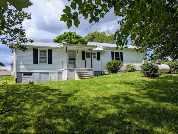 $1,550 / 2br - 840ft2 - House for Rent (Hendersonville)64029212942977122
