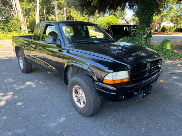 dodge dakota xcab 4x4 117k miles runs drives great very clean - $2,500 (auburn)634698899938571210