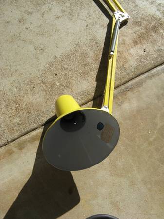 2 PORTABLE LIGHTS, INDIVIDUALLY PRICED 1