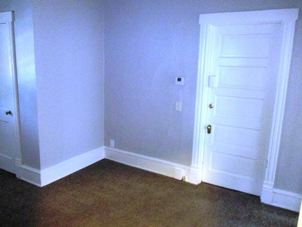 $805 / 1br - 1 Bedroom Near Downtown (505 E Front)63897746333570123