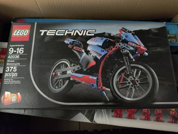 New LEGO Technic sets. - $150 (menlo park)63471439162627123