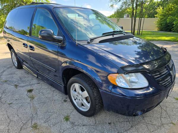 2005 DODGE GRAND CARAVAN - $5,999 (ZION ILLINOIS)63624813147651122
